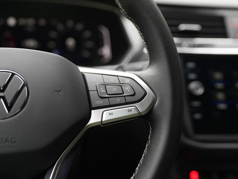 Certified 2023 Volkswagen Tiguan SEL R-Line image 21