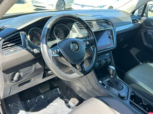 Used 2019 Volkswagen Tiguan SE AWD/4WD image 13