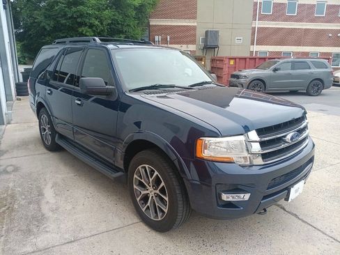 Used 2015 Ford Expedition XLT w/ Equipment Group 202A image 3