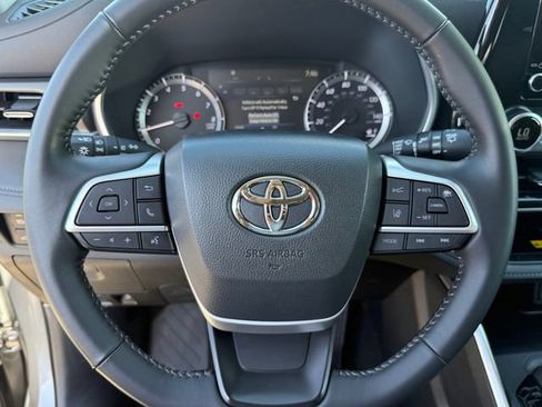 Used 2026 Toyota Highlander XLE AWD/4WD image 15