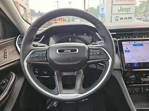 Certified 2023 Jeep Grand Cherokee Limited w/ Luxury Tech Group II AWD/4WD image 21