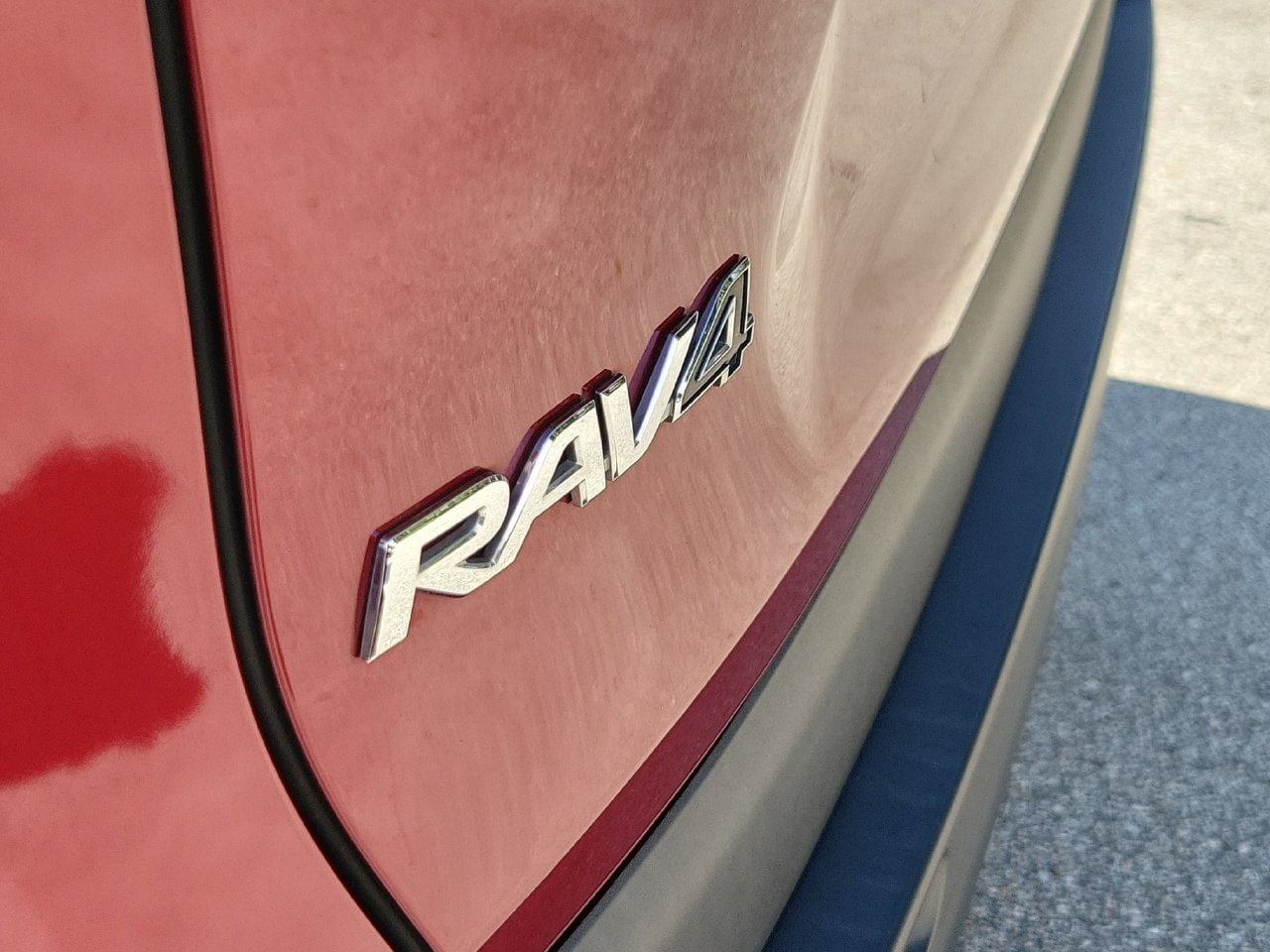 Used 2021 Toyota RAV4 XLE Premium FWD image 6
