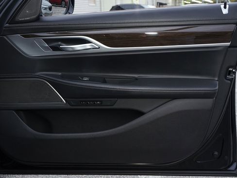 Used 2021 BMW 740i xDrive w/ Premium Package image 26