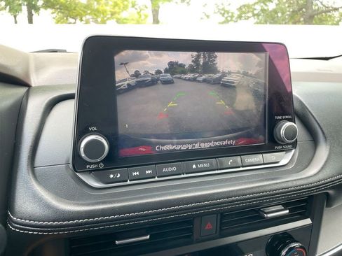 Used 2023 Nissan Rogue SV image 27