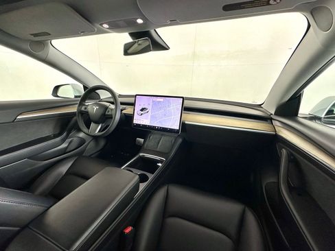 Used 2021 Tesla Model 3 Standard Range Plus image 2