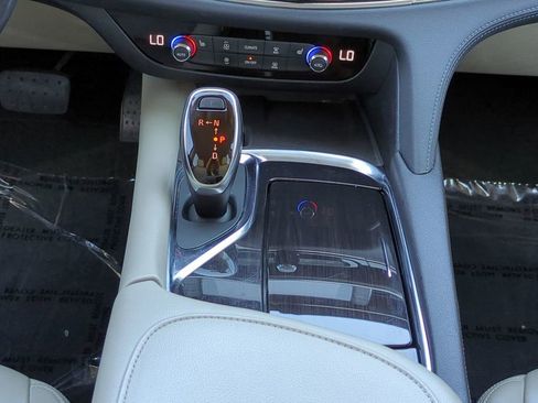 Used 2018 Buick Enclave Essence image 19