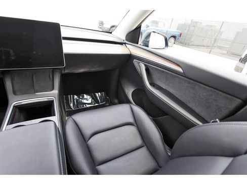Used 2024 Tesla Model Y Long Range RWD image 10