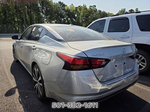 Used 2022 Nissan Altima 2.5 SR FWD image 2