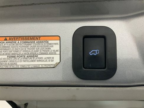 Used 2015 Toyota Sienna XLE image 9