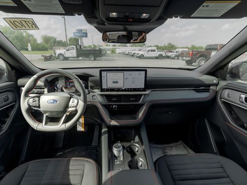 Used 2026 Ford Explorer ST-Line w/ ST-Line Street Pack AWD/4WD image 9