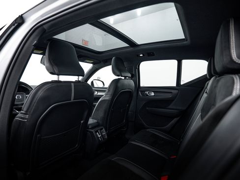 Used 2021 Volvo XC40 P8 Recharge image 18