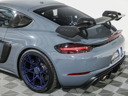 Used 2025 Porsche 718 Cayman GT4 RS RWD image 16