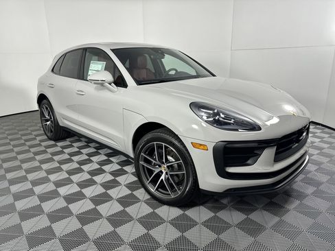 Certified 2025 Porsche Macan image 7