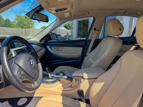 Used 2017 BMW 320i Sedan RWD image 5