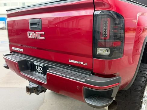 Used 2019 GMC Sierra 2500 Denali w/ Duramax Plus Package AWD/4WD image 10