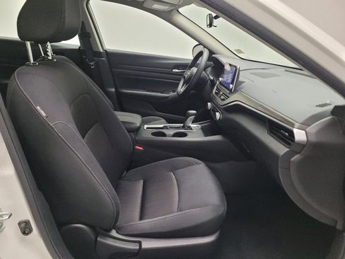 Used 2025 Nissan Altima 2.5 SV FWD image 21