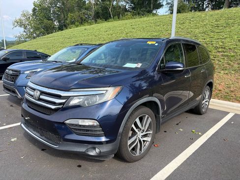 Used 2018 Honda Pilot Touring image 3