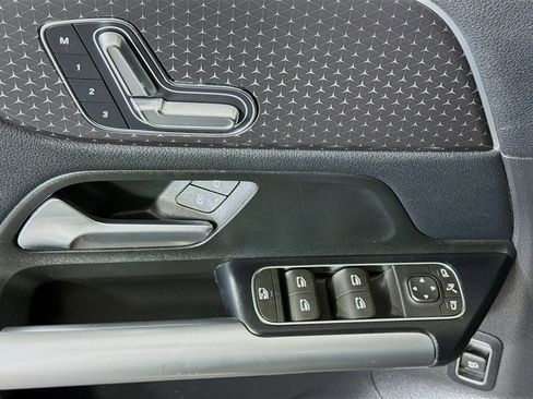 Used 2025 Mercedes-Benz GLA 250 image 24