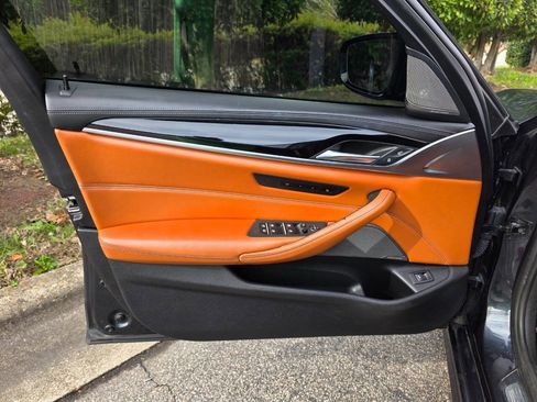 Used 2018 BMW M5 image 10