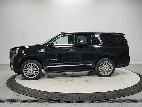 Used 2023 GMC Yukon SLT w/ SLT Premium Package AWD/4WD image 4