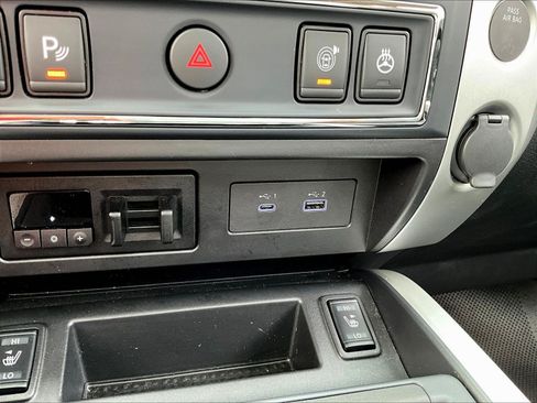 Certified 2021 Nissan Titan SL w/ Moonroof Package AWD/4WD image 17