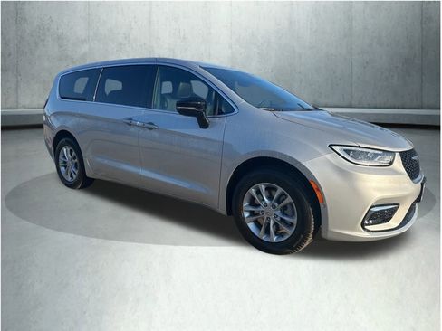 New 2026 Chrysler Pacifica Select image 8