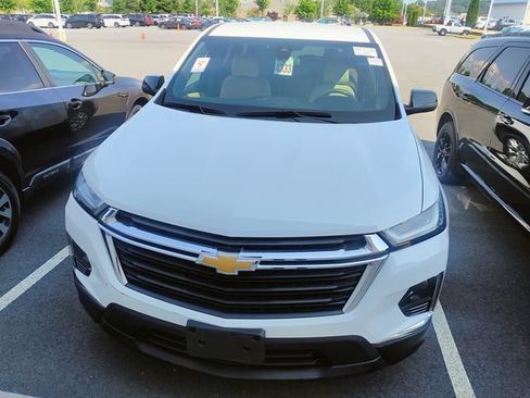 Used 2023 Chevrolet Traverse LS FWD image 2