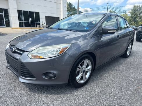 Used 2013 Ford Focus SE FWD image 1