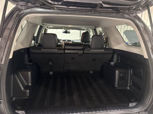 Used 2016 Toyota 4Runner SR5 image 9