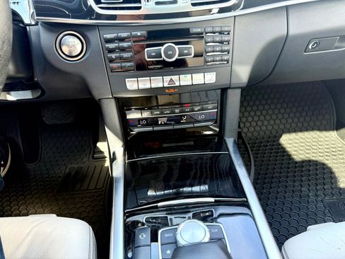 Used 2014 Mercedes-Benz E 250 BlueTEC Sedan image 25