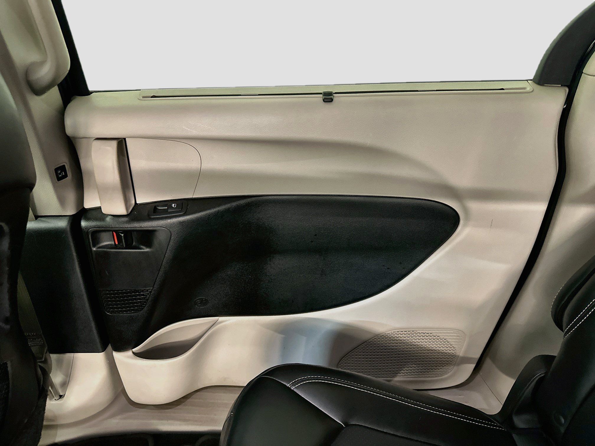 Used 2023 Chrysler Pacifica Touring-L FWD image 32