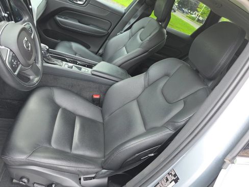 Used 2018 Volvo XC60 T5 Momentum w/ Vision Package AWD/4WD image 11