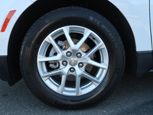 Used 2023 Chevrolet Equinox LT FWD image 13