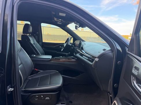 Used 2023 Cadillac Escalade Premium Luxury image 18