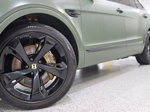 Used 2019 Bentley Bentayga image 4