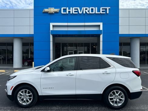 Used 2024 Chevrolet Equinox LT FWD image 2