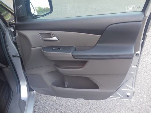 Used 2012 Honda Odyssey Touring Elite image 28