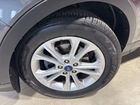 Used 2017 Ford Escape SE w/ SE Leather Comfort Package image 2