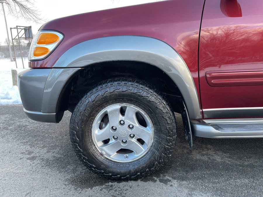 Used 2004 Toyota Sequoia SR5 w/ 16" Alloy Wheel Pkg #1 AWD/4WD image 22