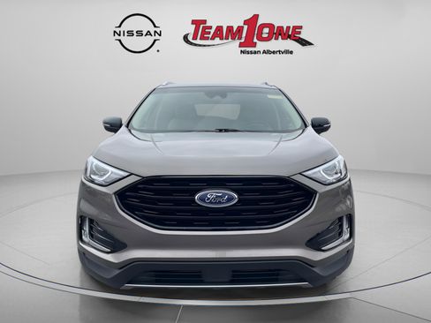 Used 2019 Ford Edge SEL w/ Equipment Group 201A image 2