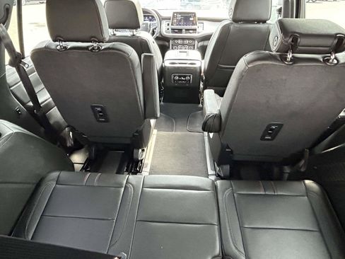 Used 2022 Chevrolet Tahoe RST w/ Luxury Package image 16