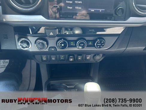 Used 2018 Toyota Tacoma TRD Off-Road w/ Technology Package AWD/4WD image 11