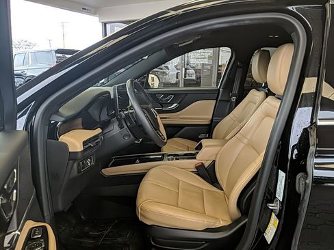 Certified 2023 Lincoln Corsair Reserve w/ Equipment Group 201A image 11