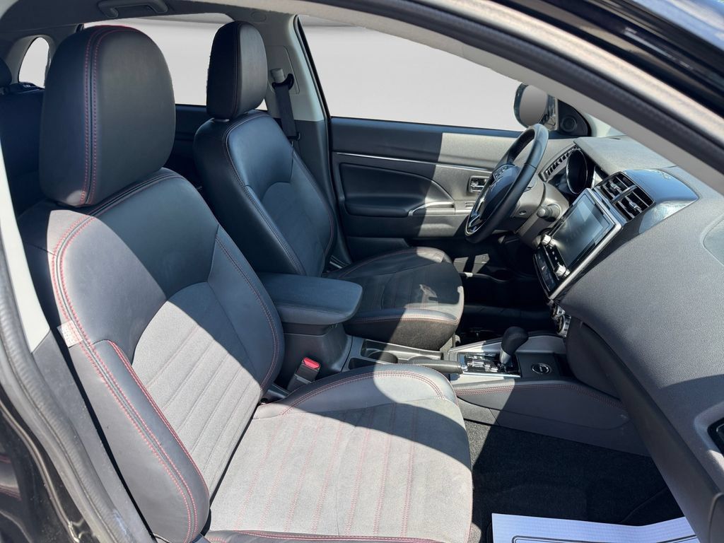 Used 2025 Mitsubishi Outlander Sport SE AWD/4WD image 26
