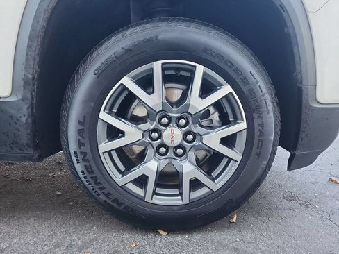 Used 2023 GMC Acadia SLT w/ Preferred Package FWD image 31