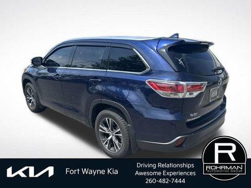 Used 2016 Toyota Highlander XLE AWD/4WD image 3