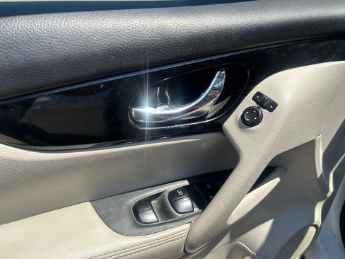 Used 2019 Nissan Rogue Sport SV FWD image 12