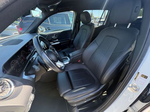 Used 2025 Mercedes-Benz GLB 250 image 39