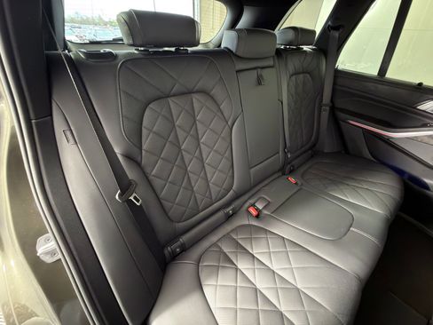 Used 2025 BMW X5 xDrive40i w/ Executive Package image 31