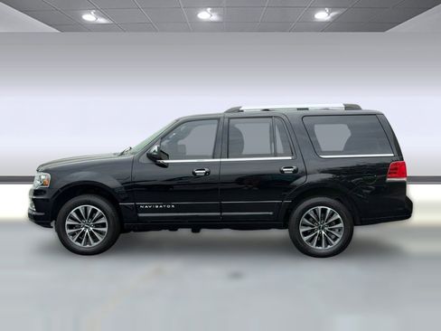 Used 2016 Lincoln Navigator Select RWD image 2